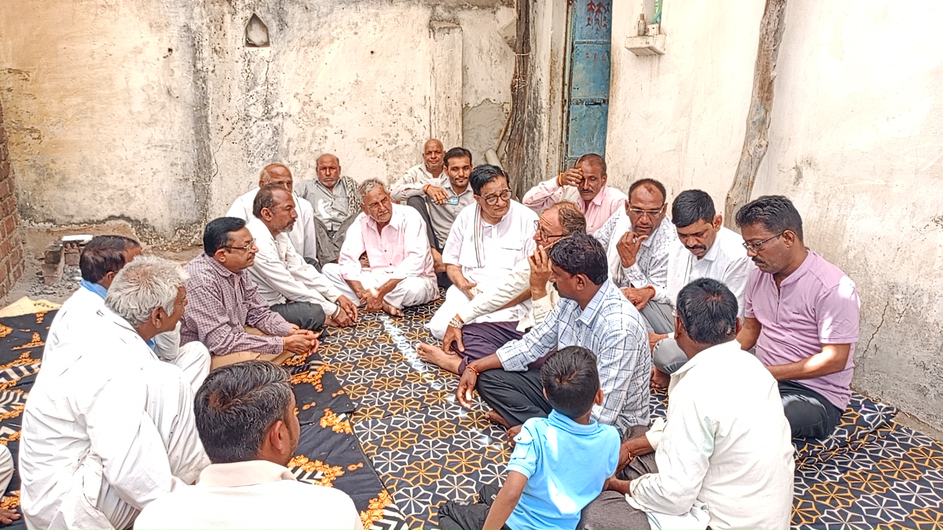 पूर्व विधायक ठाकुर ने किसानों को उपज का सही दाम नहीं मिलने पर सरकार पर लगाए गंभीर आरोप posted by Ghanshyam Mahilya from Khandwa