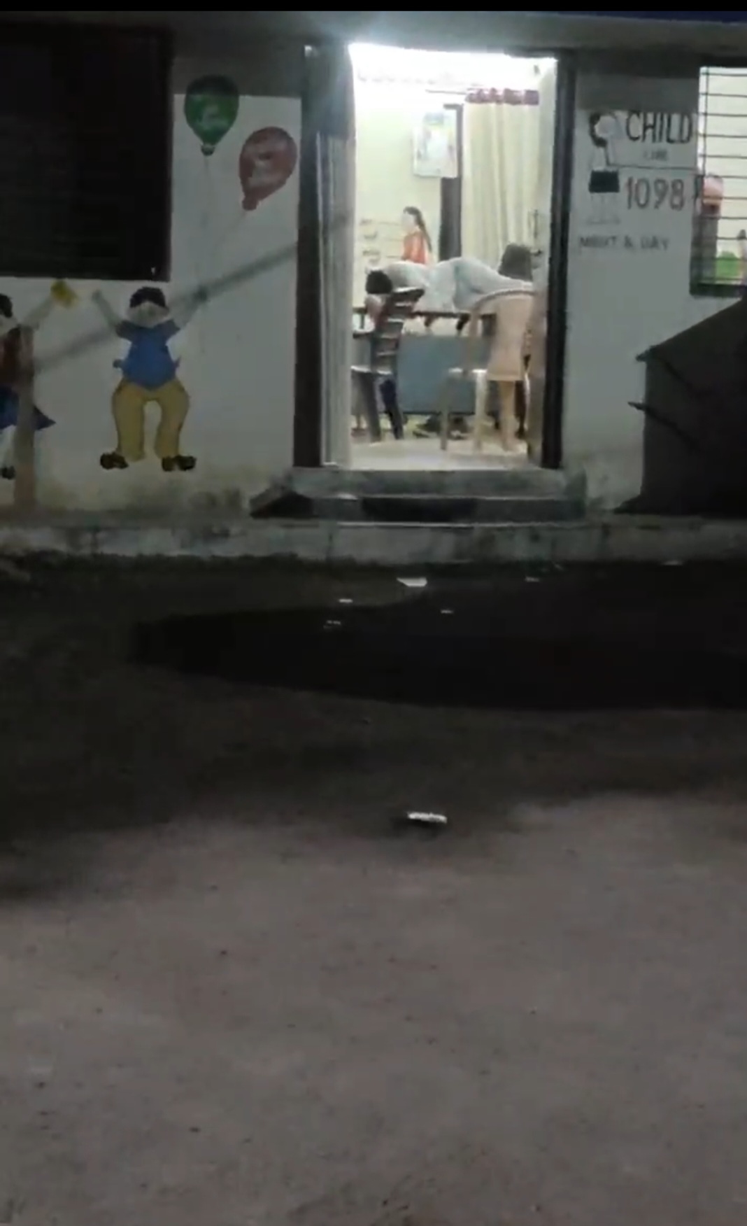 *सिविल लाइन थाना से जुड़ा एक गंभीर मामला सामने आया है, जहाँ आरोप है कि थाने के भीतर बनी महिला डेस्क का दुरुपयोग किया जा रहा है।*   posted by Amit Kumar Awasthi