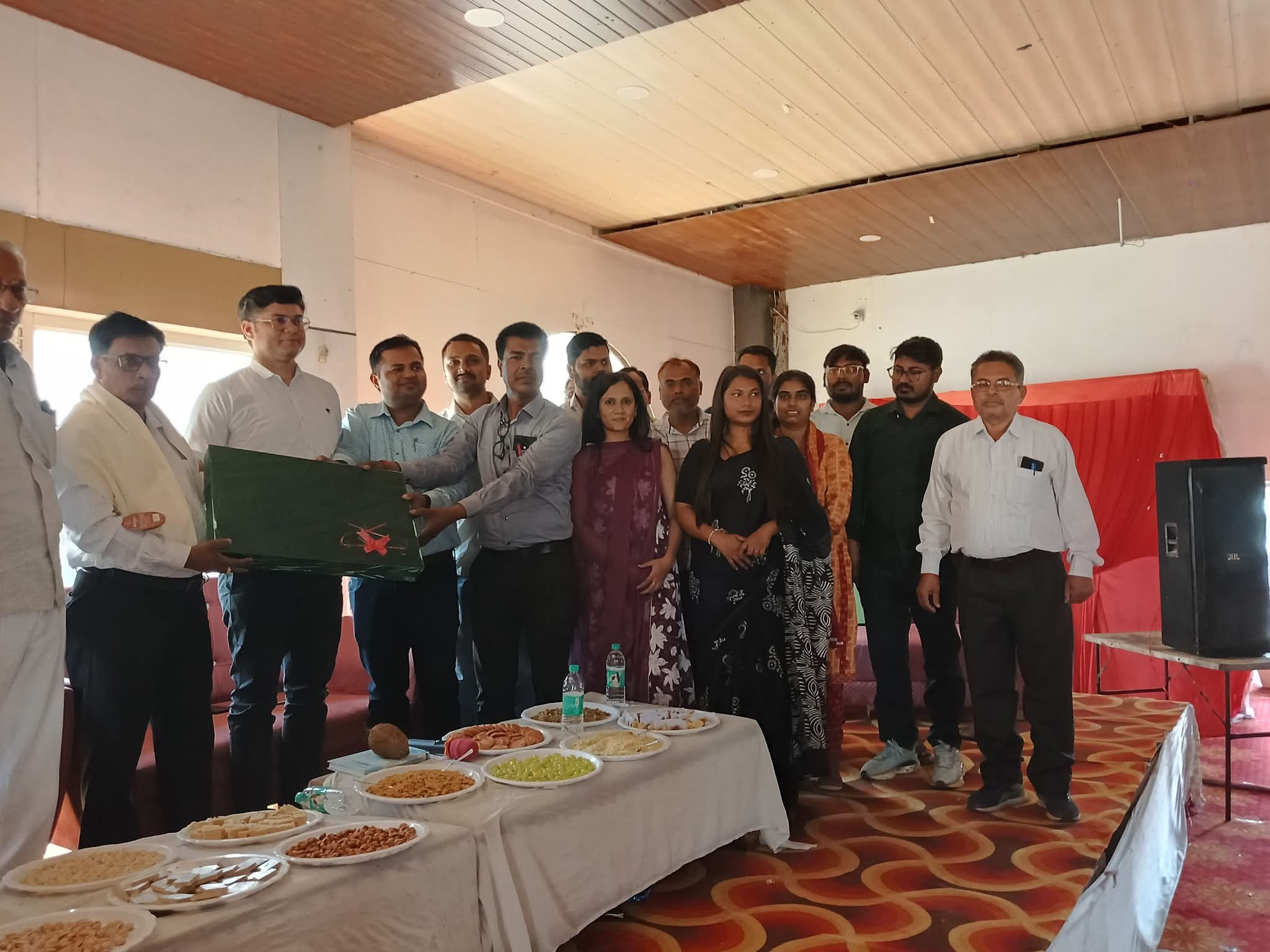 अनुविभागीय अधिकारी राजस्व पी०एस० त्रिपाठी का विदाई समारोह सम्पन्न posted by Arvind Tiwari from Teonthar