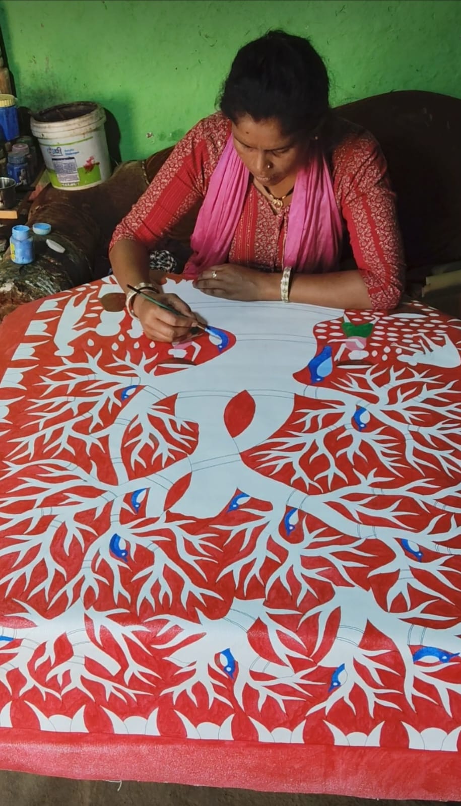 अमरकंटक निवासी चांदनी उर्वेती की गोंडी चित्रकला की वैश्विक पहचान 