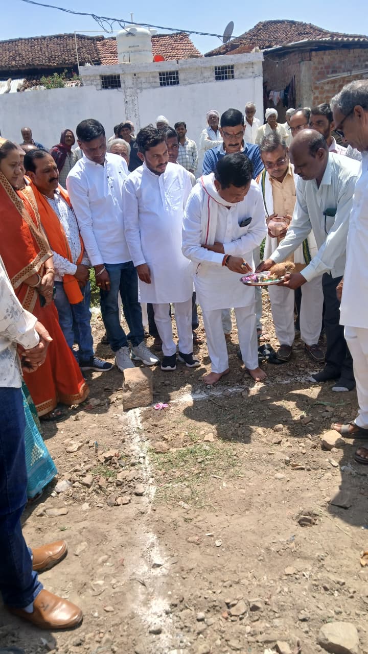 बिहरगांव में विधायक चंद्रशेखर देशमुख ने किया सामुदायिक भवन का किया भूमि पूजन posted by Mohammad Afsar  from Multai