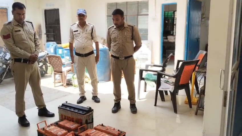 सोहागी थाना पुलिस ने किया बैट्री चोरी का खुलासा, तीन आरोपी गिरफ्तार,