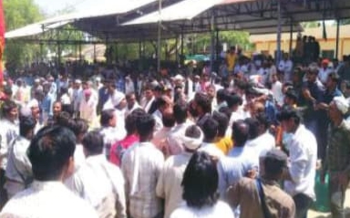 कृषि उपज मंडी में सौंफ खरीदारी को लेकर व्यापारियों के बीच हुआ जमकर हंगामा मंडी प्रशासन की लाइसेंस प्रक्रिया पर उठे सवाल posted by Lokesh Davde