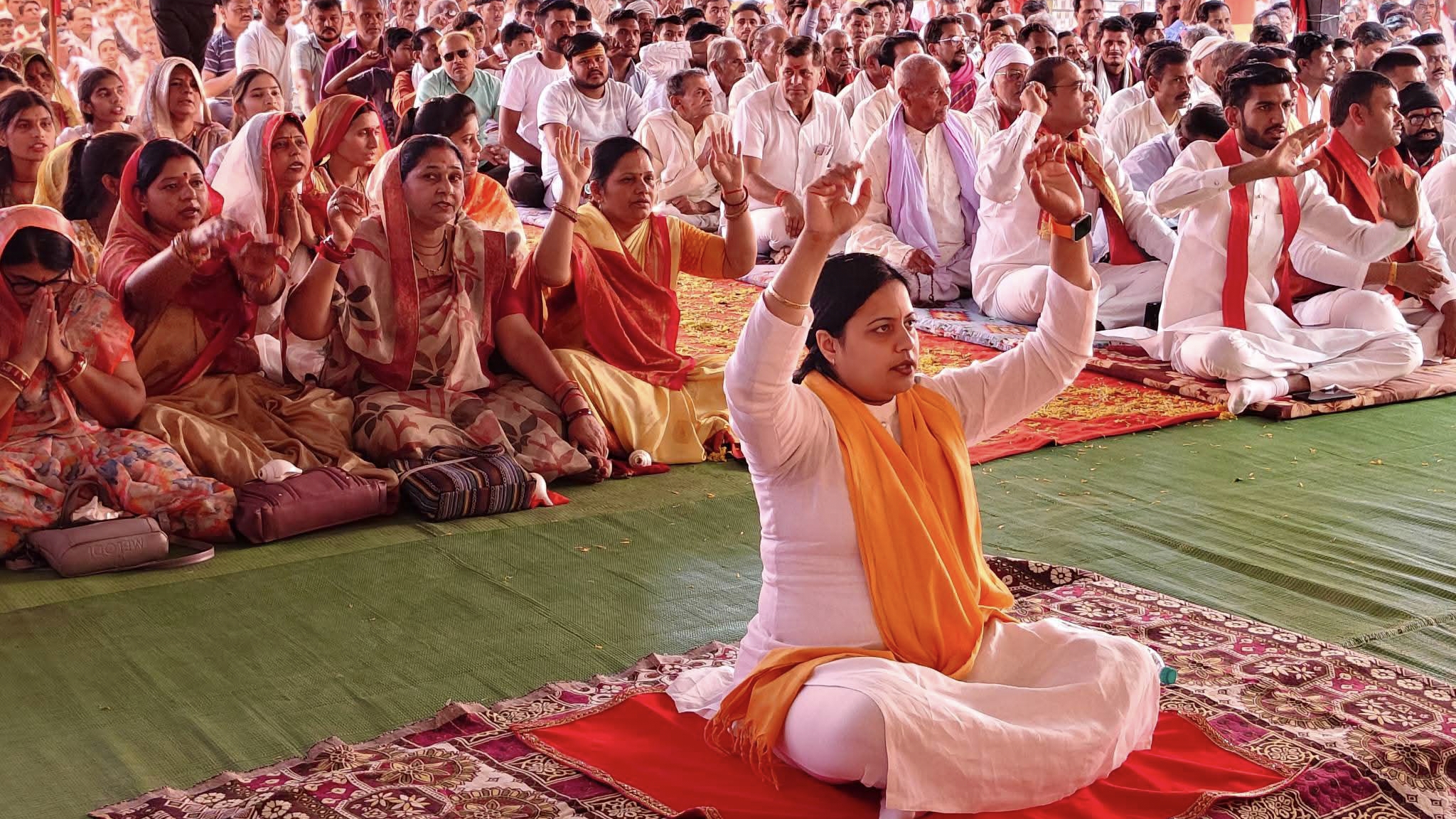 सहजपुर में गूंजा 'माँ' का जयकारा: 24 घंटे के अखंड श्री दुर्गा चालीसा पाठ से वातावरण हुआ भक्तिमय posted by Manish Kumar Chaubey from Sagar