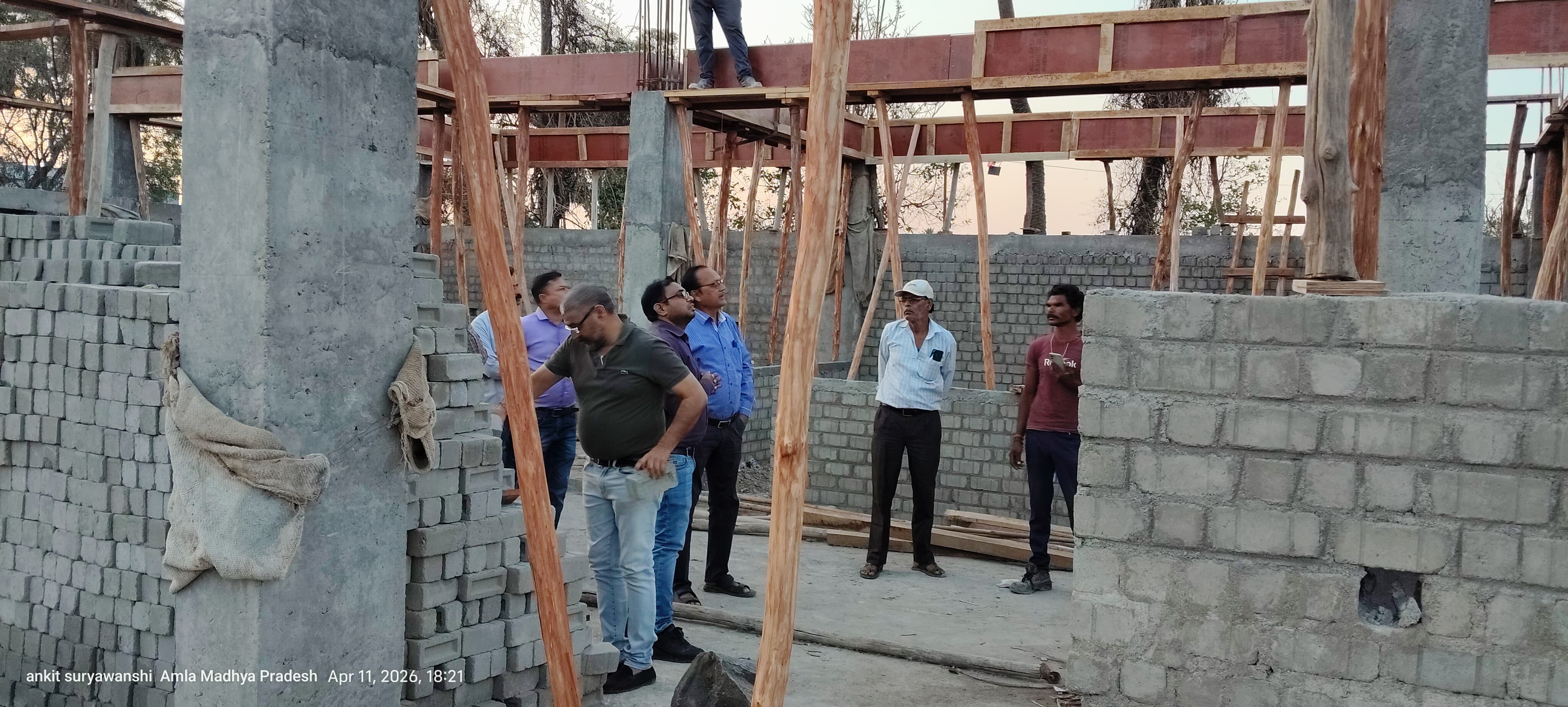 औचक निरीक्षण में खुली पोल: 2 करोड़ के नपा भवन निर्माण में गंभीर लापरवाही उजागर posted by Mohammad Asif Langha from Amla