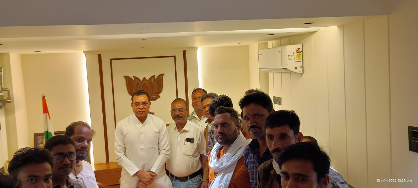 *ठेका मजदूरों का फूटा आक्रोश: वर्षों के शोषण के खिलाफ विधायक पंडाग्रे से लगाई गुहार* posted by Mohammad Asif Langha from Amla