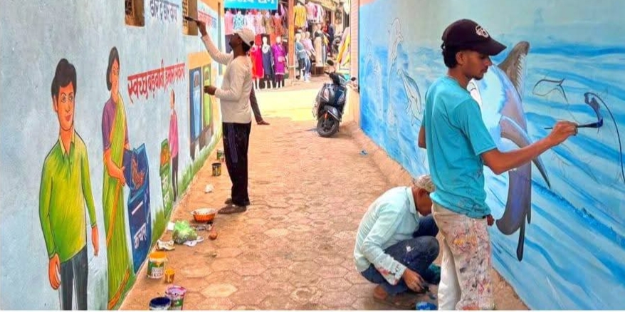 शासकीय भवन-दीवारों पर चढ़ रहे स्वच्छता के रंग posted by Lokesh Davde