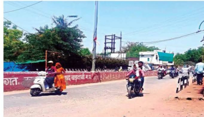 *अनाधिकृत आंकड़ों से झुलस रहा जिला, मोबाइल एप के भरोसे तापमान की जानकारी ,इकाई बंद होने के दो सप्ताह बाद भी प्रशासन को नही सुध ।  posted by Lokesh Davde