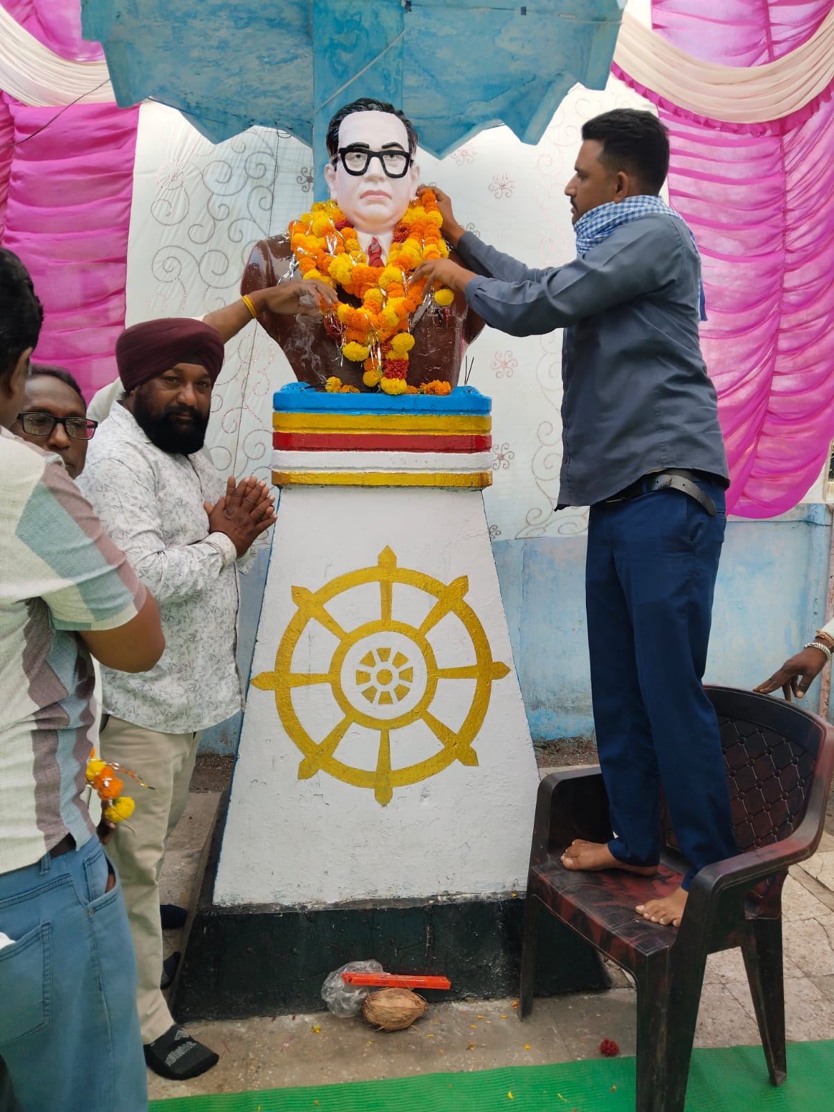 खकनार के शेखापुर में सविंधान निर्माता बाबा अम्बेडकर जी की जयंती धूमधाम से मनाई posted by Nagin Mhajan