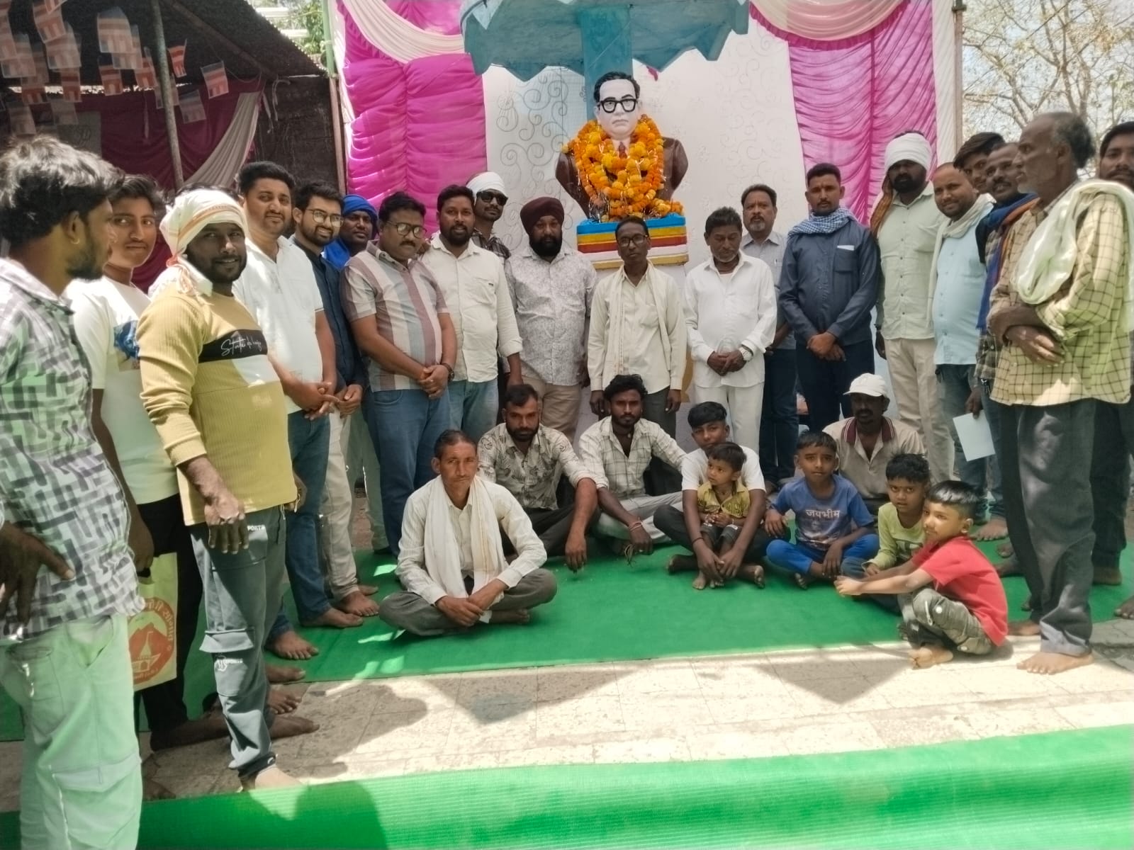 बस्ती चलो गांव चलो posted by Pradeep Singh from Nepa Nagar