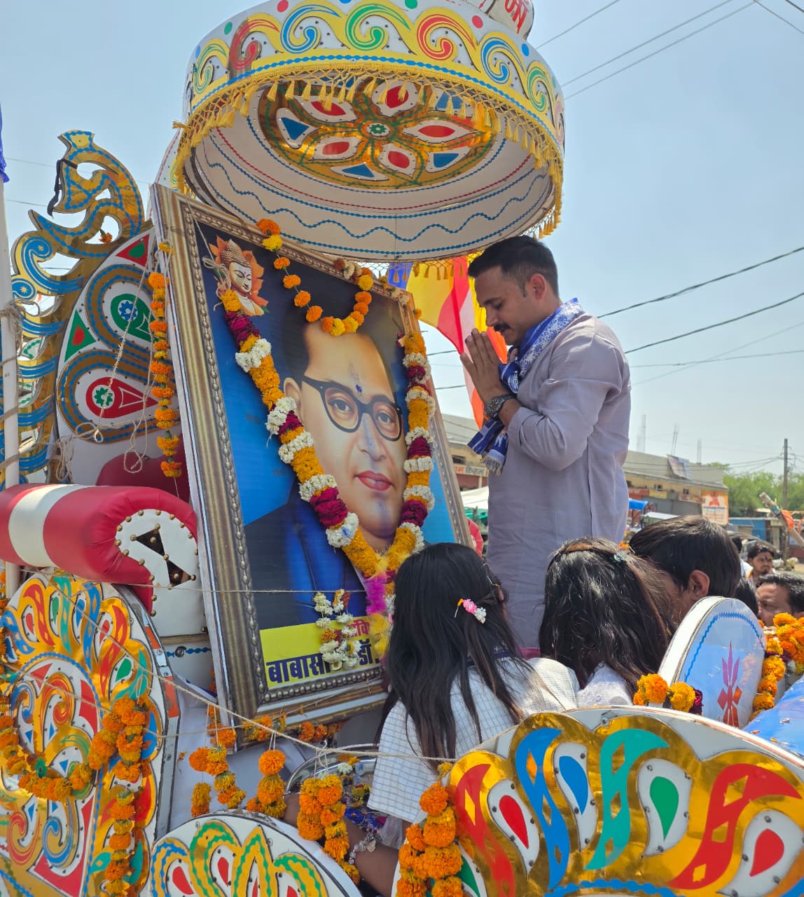 बाबा साहब की 135 वी जयंती पर निकाला गया भव्य चल समारोह posted by  Hemant Yadav from Mungaoli