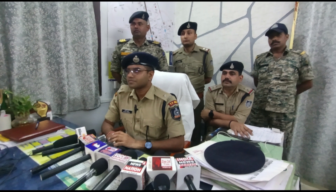 टेकनपुर में संयुक्त कार्रवाई: गांजा तस्करी का भंडाफोड़, एक आरोपी गिरफ्तार डबरा। टेकनपुर क्षेत्र में पुलिस और क्राइम ब्रांच ने संयुक्त कार्रव posted by Manish Barodhiya from Dabra