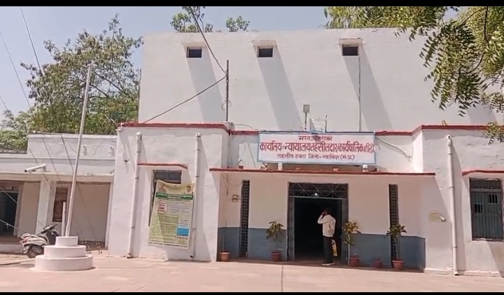 मुर्दा हुआ जिंदा ! मृत्यु प्रमाण पत्र के आवेदन से बना जन्म प्रमाण पत्र, नायब तहसीलदार संजय अगरैया के आदेश से खुली बड़ी लापरवाही posted by Hemant Upadhyay  from Bhitarwar