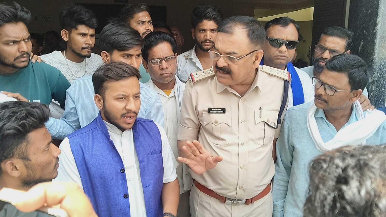 “अडगांव में बाबा साहब के अपमान पर बवाल: बैनर फाड़ने से भड़का आक्रोश, सड़क पर उतरा समाज!”  posted by Raju Rathore from Burhanpur