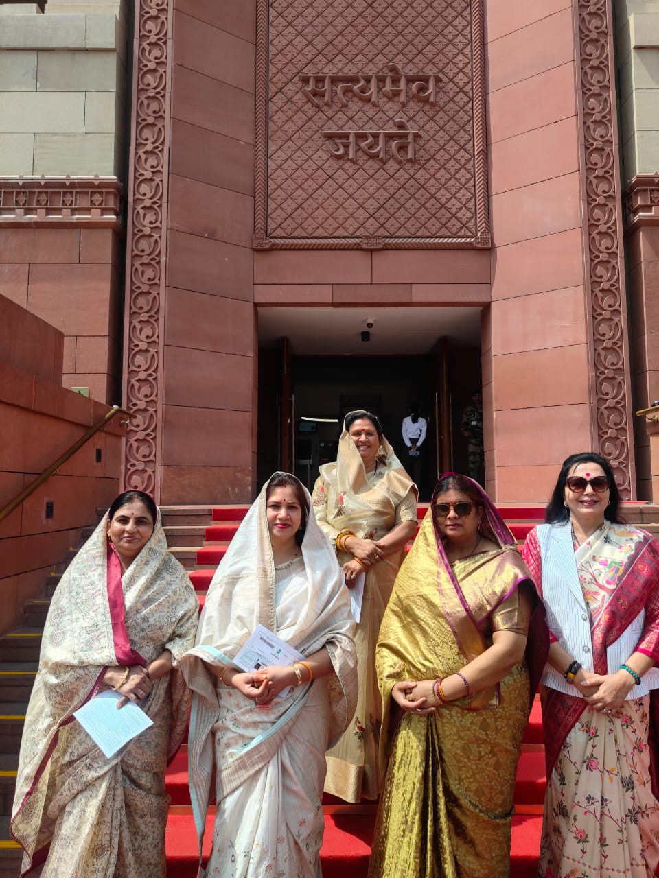 सतना लोकसभा से पांच महिलाएं नारी शक्ति वंदना बिल की साक्षिय बनी।