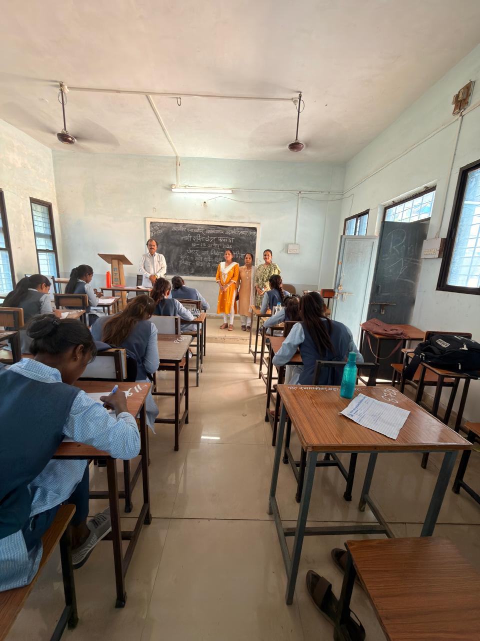 नारी शक्ति वंदन पखवाड़ा के तहत निबंध लेखन प्रतियोगिता का आयोजन posted by Ravi Soni from Garhakota