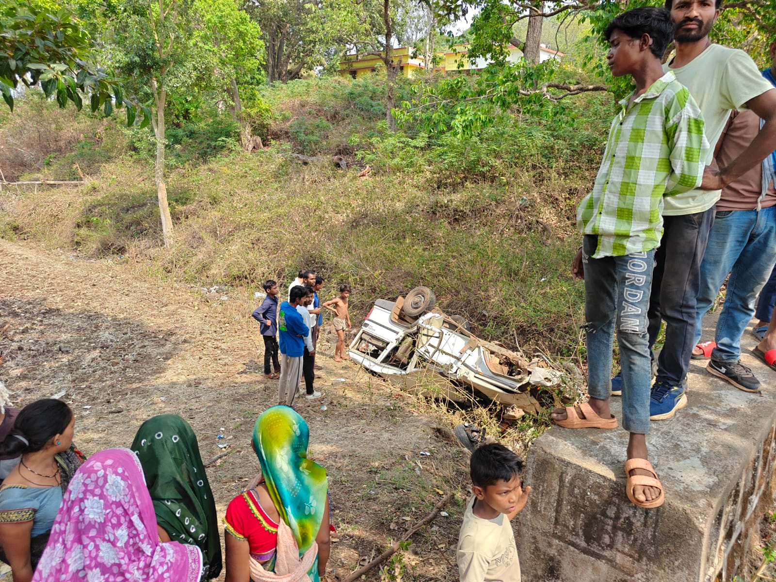 भुंडा कोना हनुमान मंदिर के पास बोलेरो पलटी ,  posted by Kishor Kumar Soni  from Anuppur