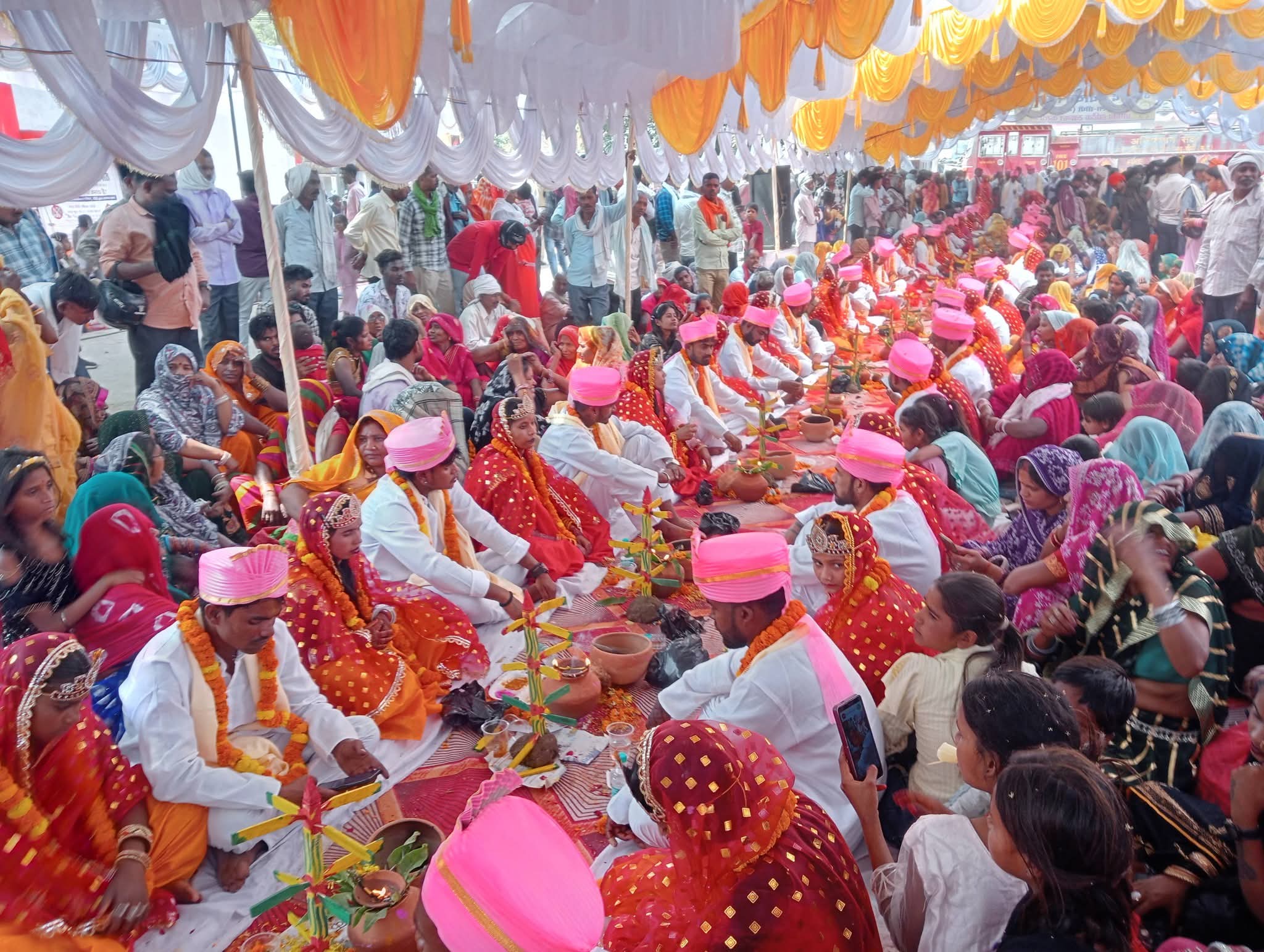 सिहावल में खुशियों का महासंगम: 83 विवाह, 6 निकाह से सजे नए जीवन के सपने posted by Suraj Kevat