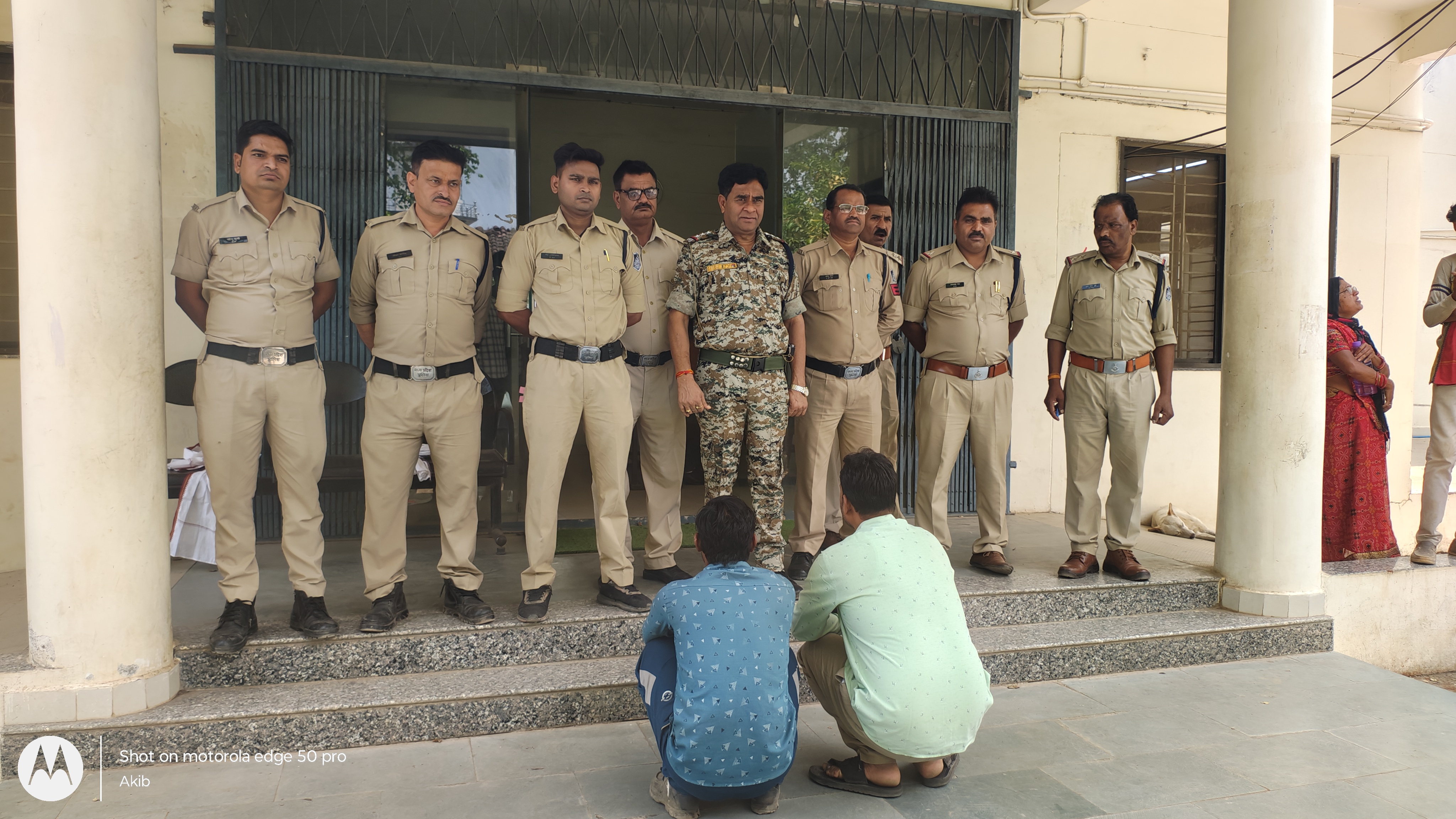 आधार कार्ड का दुरुपयोग कर बेचते थे फर्जी सिम कार्ड: हटा पुलिस ने दो आरोपियों को किया गिरफ्तार..  posted by Akib Khan from Damoh