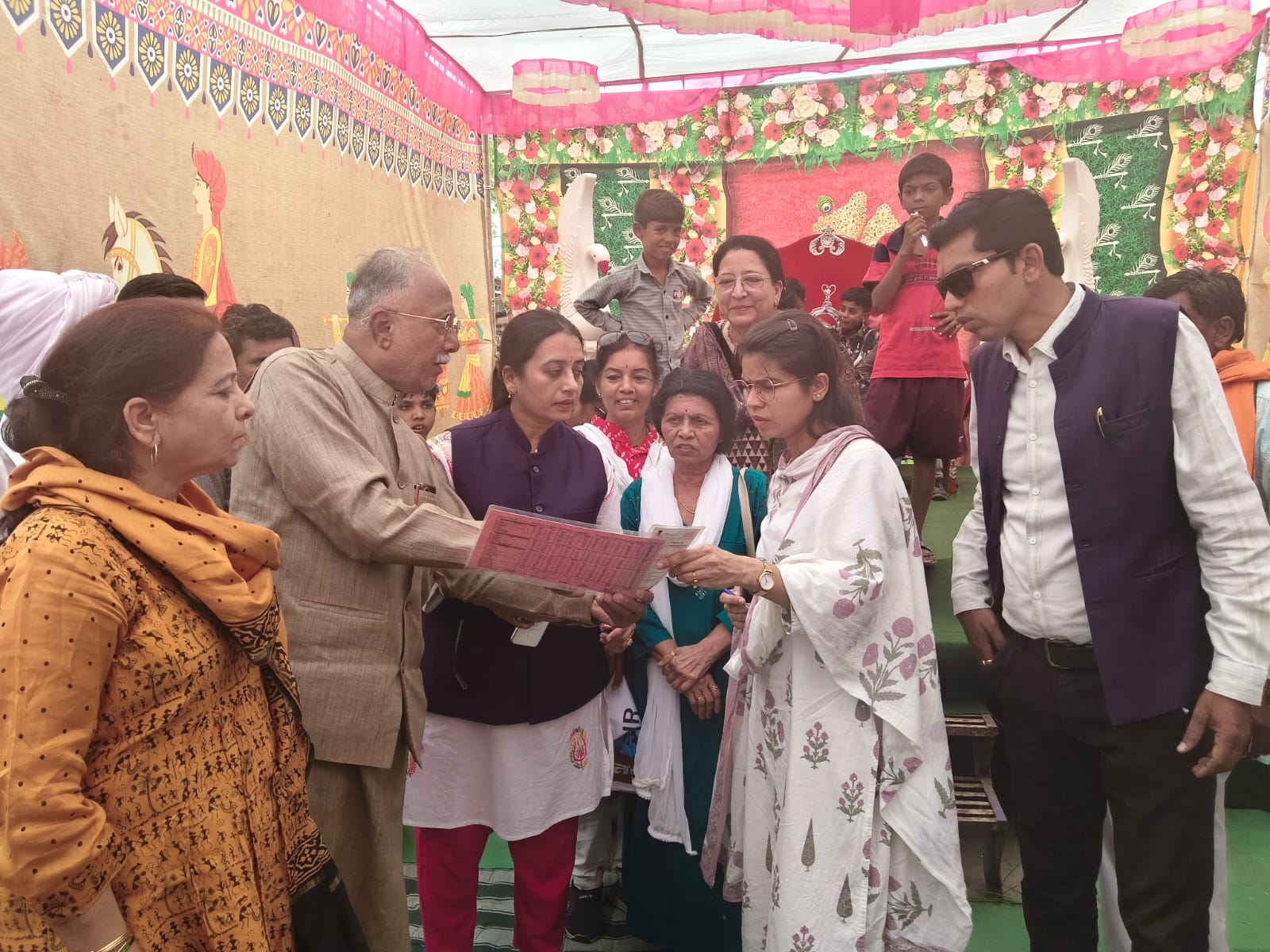 बाल विवाह रोकने खकनार पहुची  जिला विधिक प्राधिकरण व महिला बाल विकास की सयुक्त  टीम  रोका गया विवाह posted by Nagin Mhajan