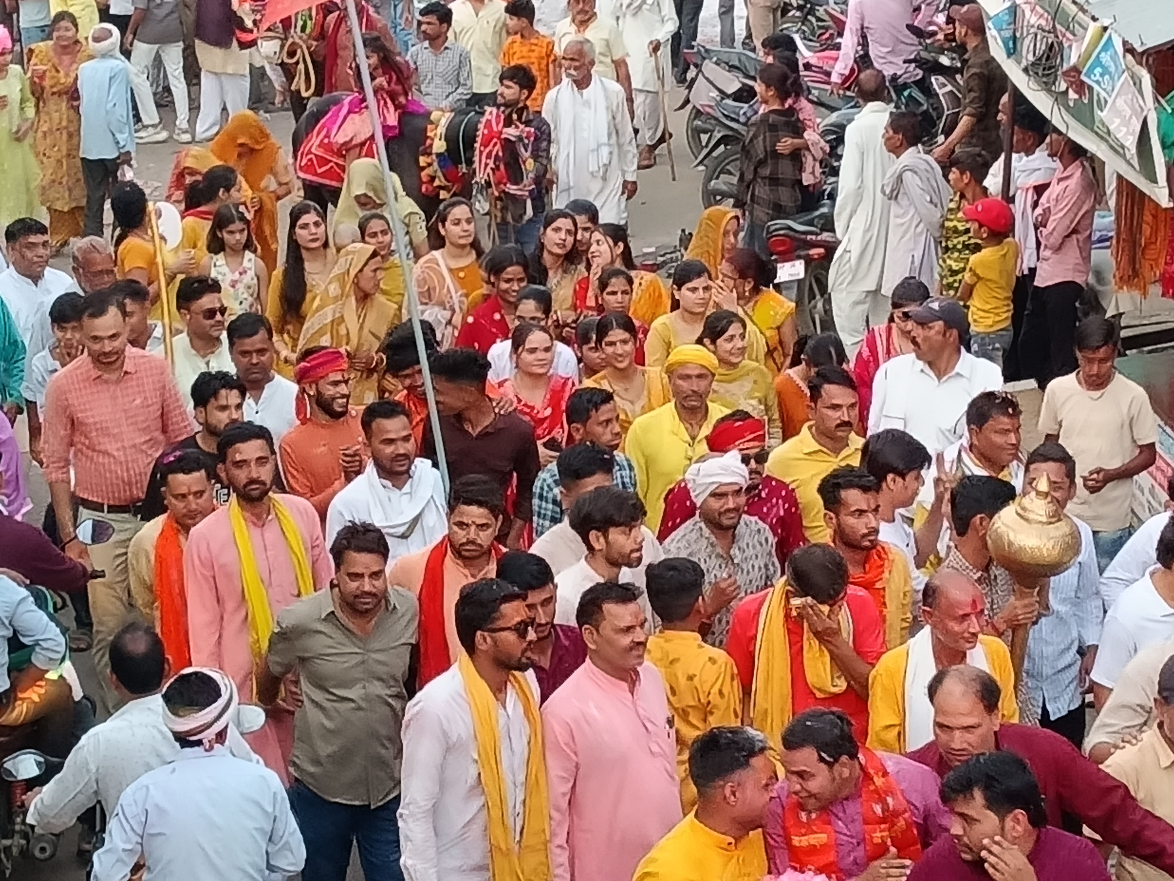 लिधौरा धूमधाम के साथ मनाया गया भगवान परशुराम का  प्रकटोत्सव, शोभा यात्रा का नगर में जगह-जगह हुआ भव्य स्वागत posted by Mahesh Kumar Saini from Lidhora Khas