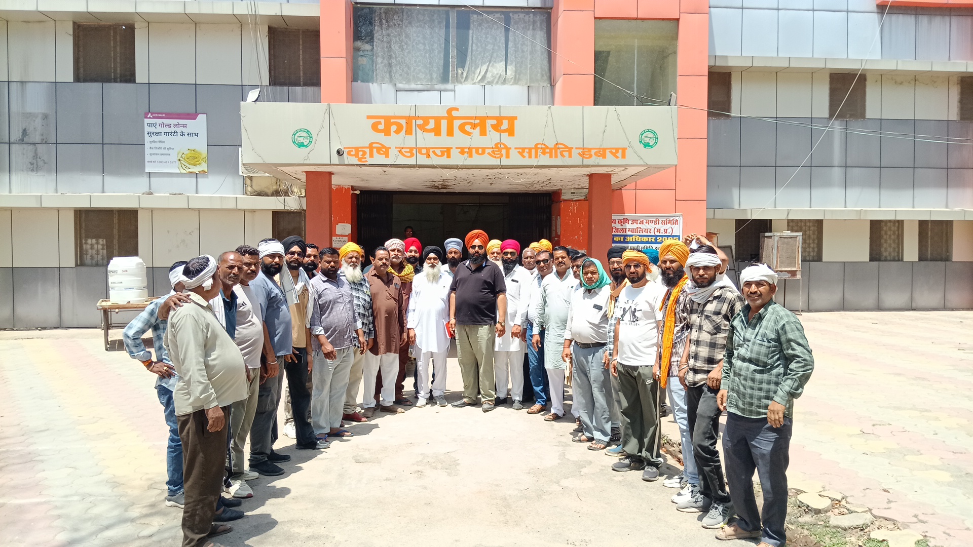 डबरा मंडी में टकराव तेज: व्यापारी संघ पर ट्रक एसोसिएशन का हमला, मंडी प्रशासन की भूमिका भी सवालों में posted by Hemant Upadhyay  from Bhitarwar