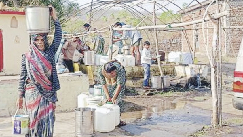 चीलगढ़ डूंगरिया में बूंद-बूंद को तरसे ग्रामीण: बिजली कटने से एक माह से ठप पड़ी जलापूर्ति posted by Manish Kumar Chaubey from Sagar