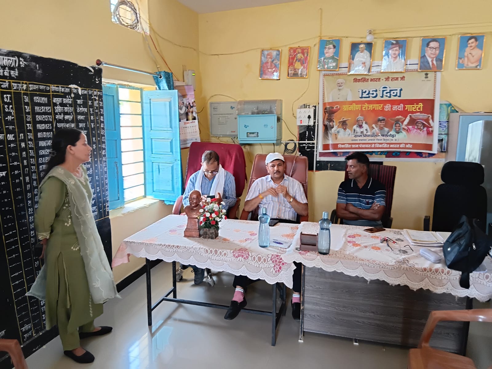 एसडीएम द्वारा ग्राम पंचायत रमली-परसोडा का निरीक्षण, आंगनवाड़ी, स्कूल व पीडीएस दुकान की जांच posted by Mohammad Asif Langha from Amla