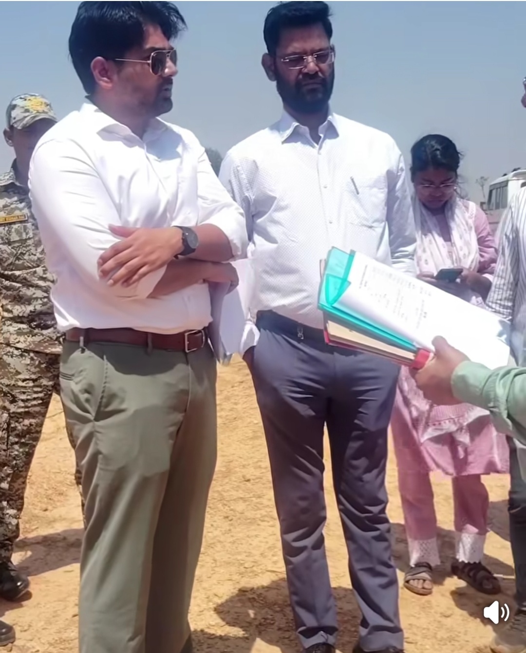 कलेक्टर ने किया सकेती ग्राम स्थित निर्माणाधीन पोल्ट्री हेचरी का औचक निरीक्षण  posted by Avnish Sharma from Singrauli