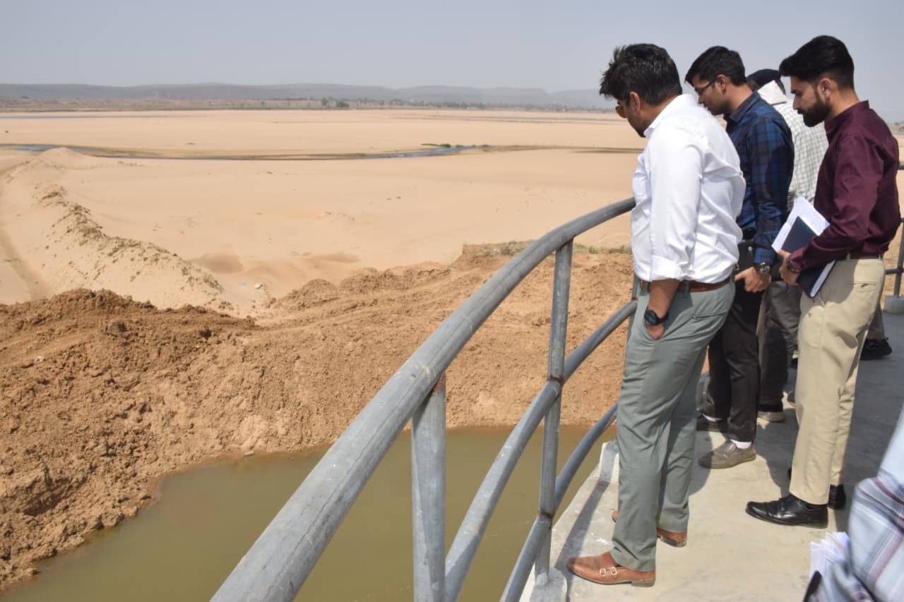 कलेक्टर ने सोन नदी में स्थापित बैढ़न 2 समूह जल प्रदाय योजना अंतर्गत प्रमुख घटकों का किया निरीक्षण  posted by Avnish Sharma from Singrauli