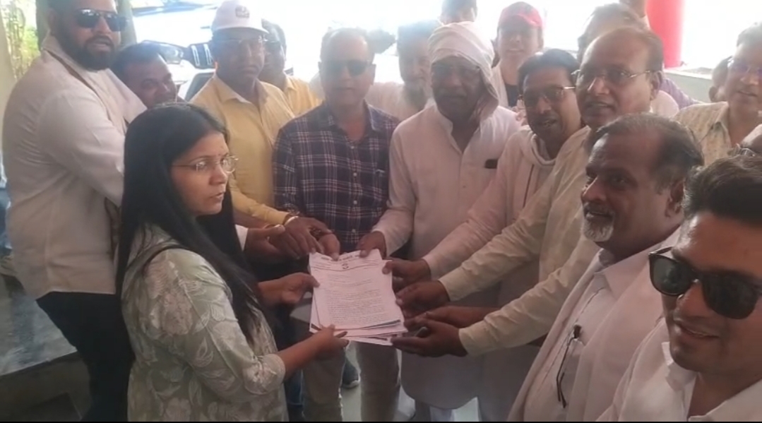 बड़वानी-कांग्रेस ने घटिया सीवरेज कार्य पर सौंपा ज्ञापन निर्माण कंपनी पर कार्रवाई की मांग, दिया ज्ञापन  posted by Lokesh Davde