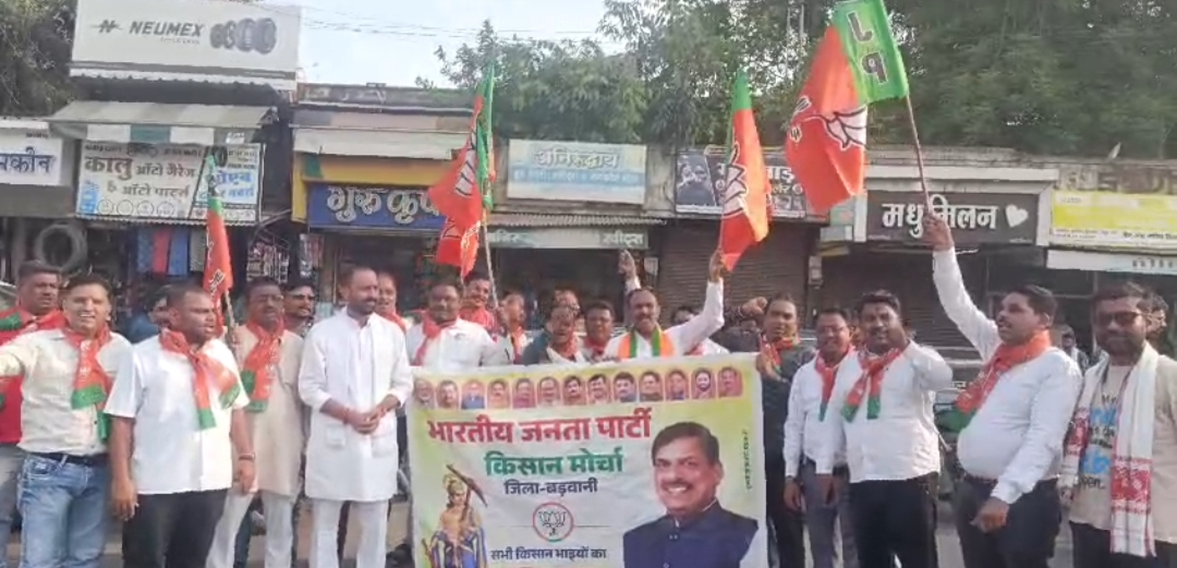 भाजपा किसान मोर्चा ने जिला मुख्यालय पर श्रीराम चौक पर आतिशबाजी कर जताया हर्ष ,मिठाई से कराया मुंह मीठा