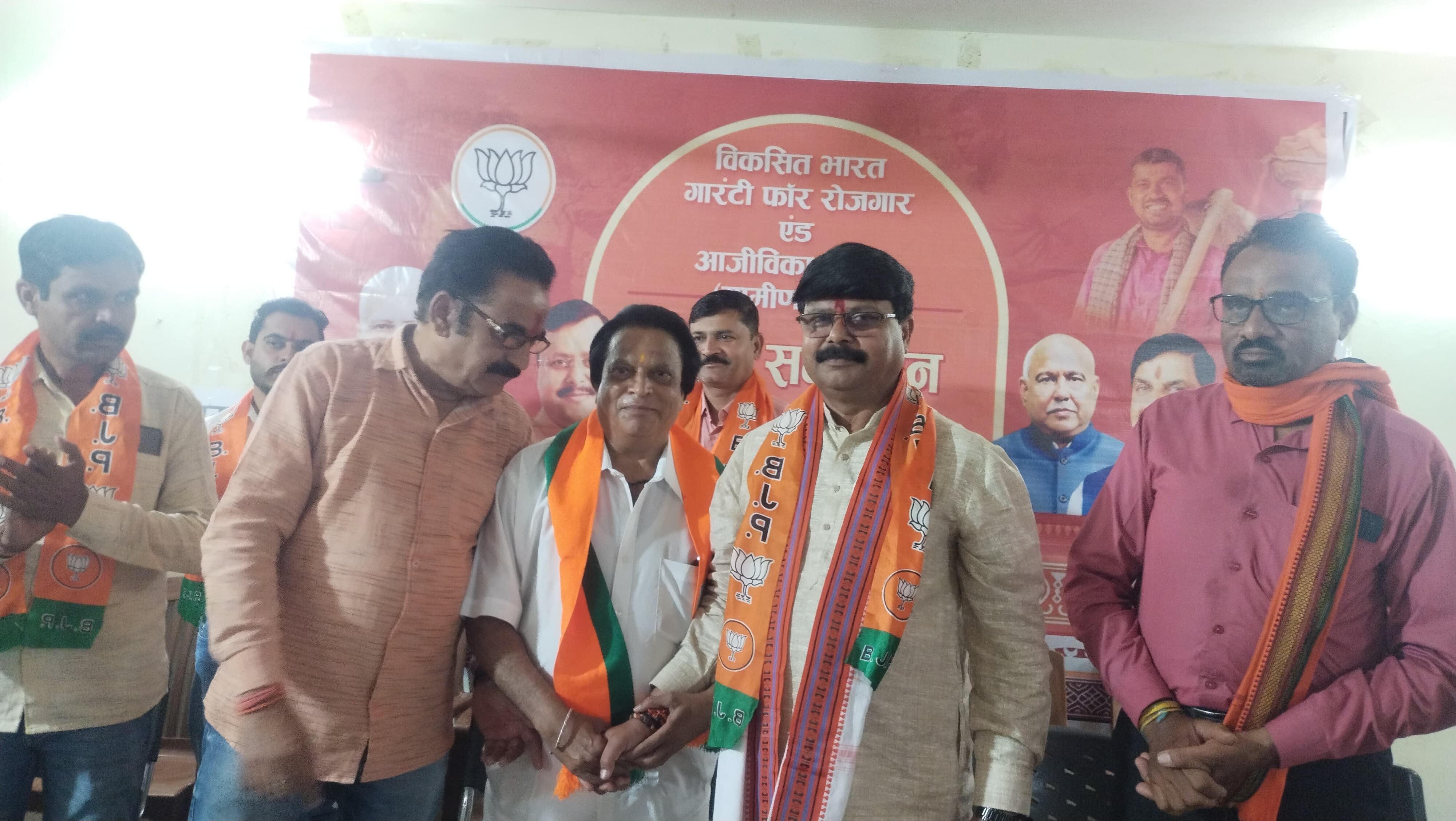 सेवानिवृत खेल शिक्षक महेश खत्री ने ग्रहण की भाजपा की सदस्यता। posted by Mohammad Afsar  from Multai