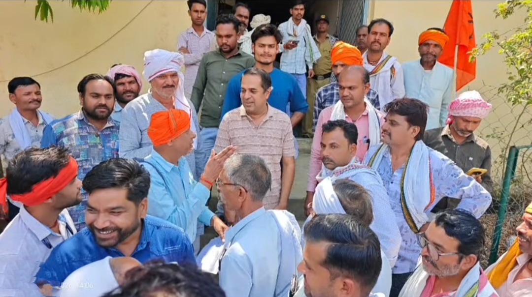 भारतीय किसान संघ द्वारा मांगों को लेकर मुख्यमंत्री के नाम तहसीलदार को सौंपा गया ज्ञापन