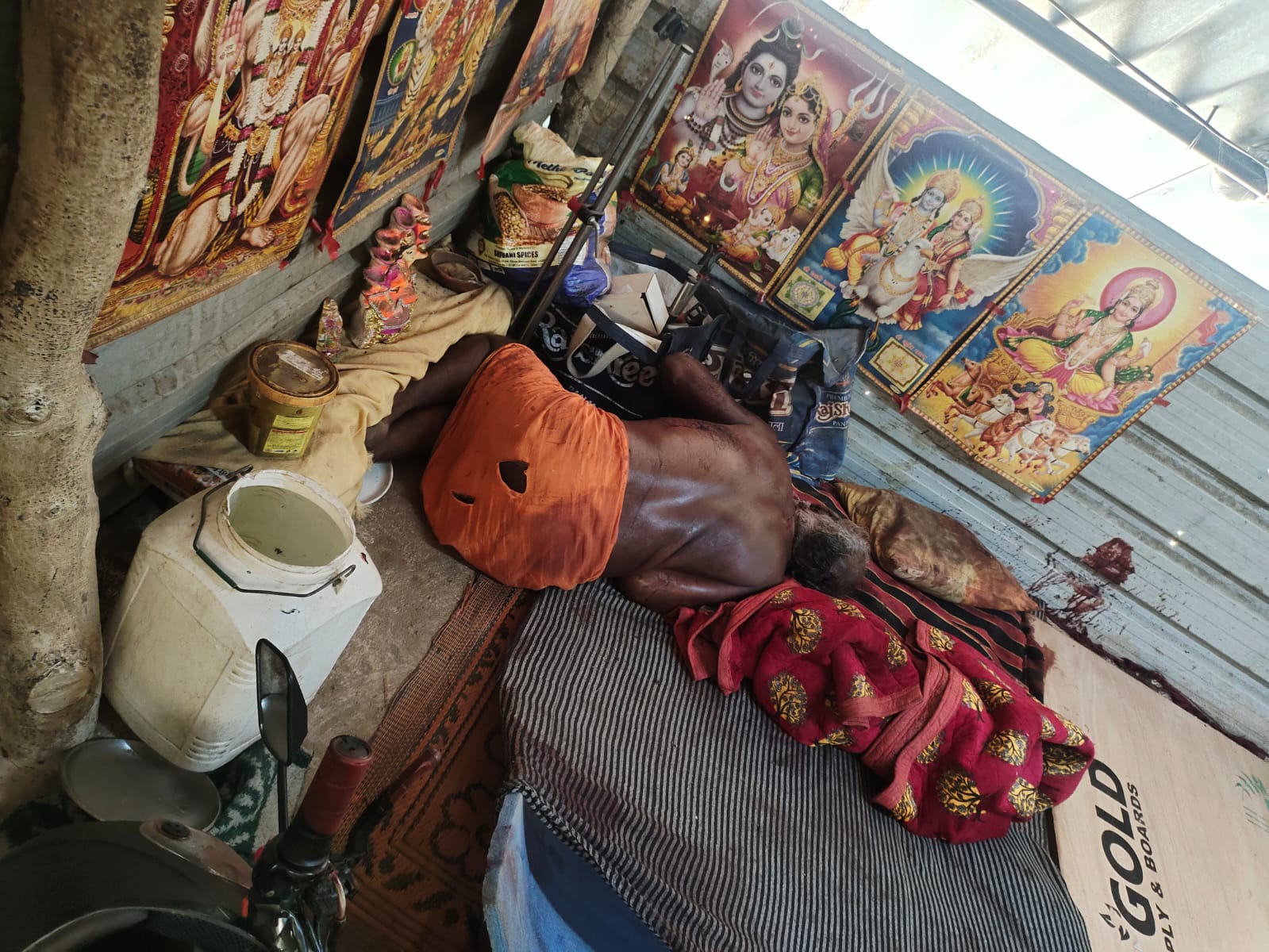 धारदार हथियार से पुजारी की बेरहमी से हत्या