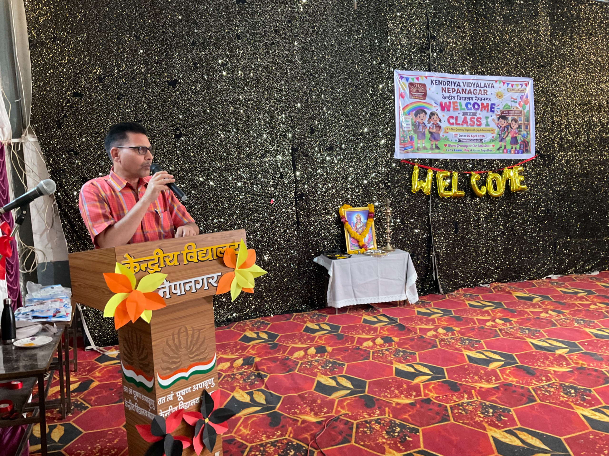 नेपानगर के केंद्रीय विद्यालय में कक्षा एक के बच्चों का प्रथम दिवस पर स्वागत किया गया, विद्यालय परिवार द्वारा 