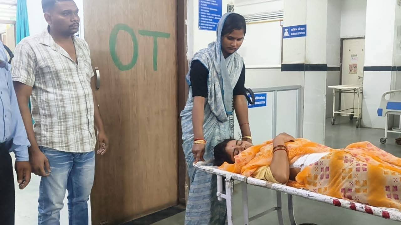 #ब्रेकिंग न्यूज़ छतरपुर।।  #मामूली विवाद में महिला पर फायरिंग का आरोप, पेट में गोली लगने से हालत गंभीर।।  posted by Amit Kumar Awasthi