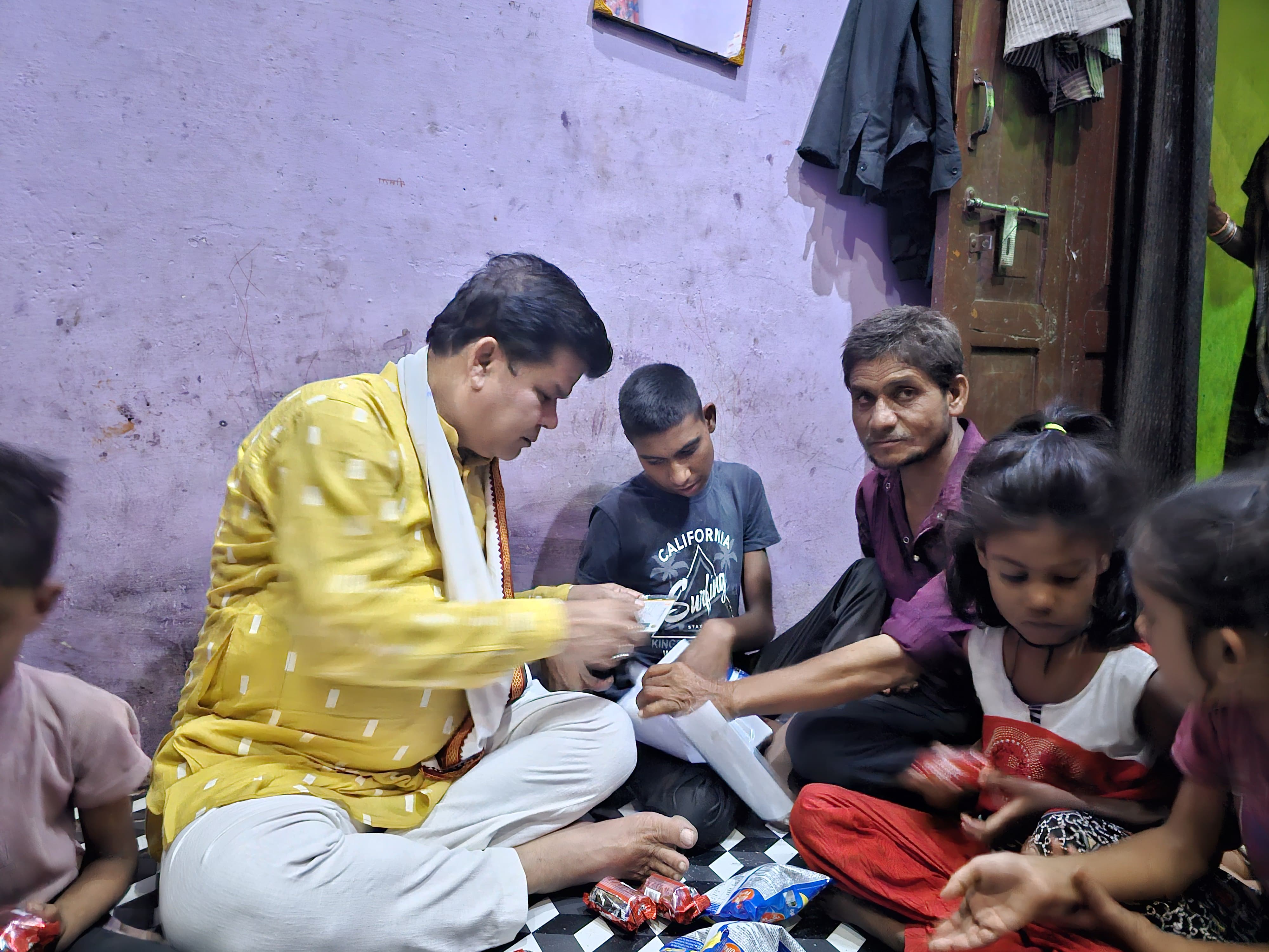 नपाध्यक्ष प्रतिनिधि मनोज तिवारी बने मददगार posted by Ravi Soni from Garhakota