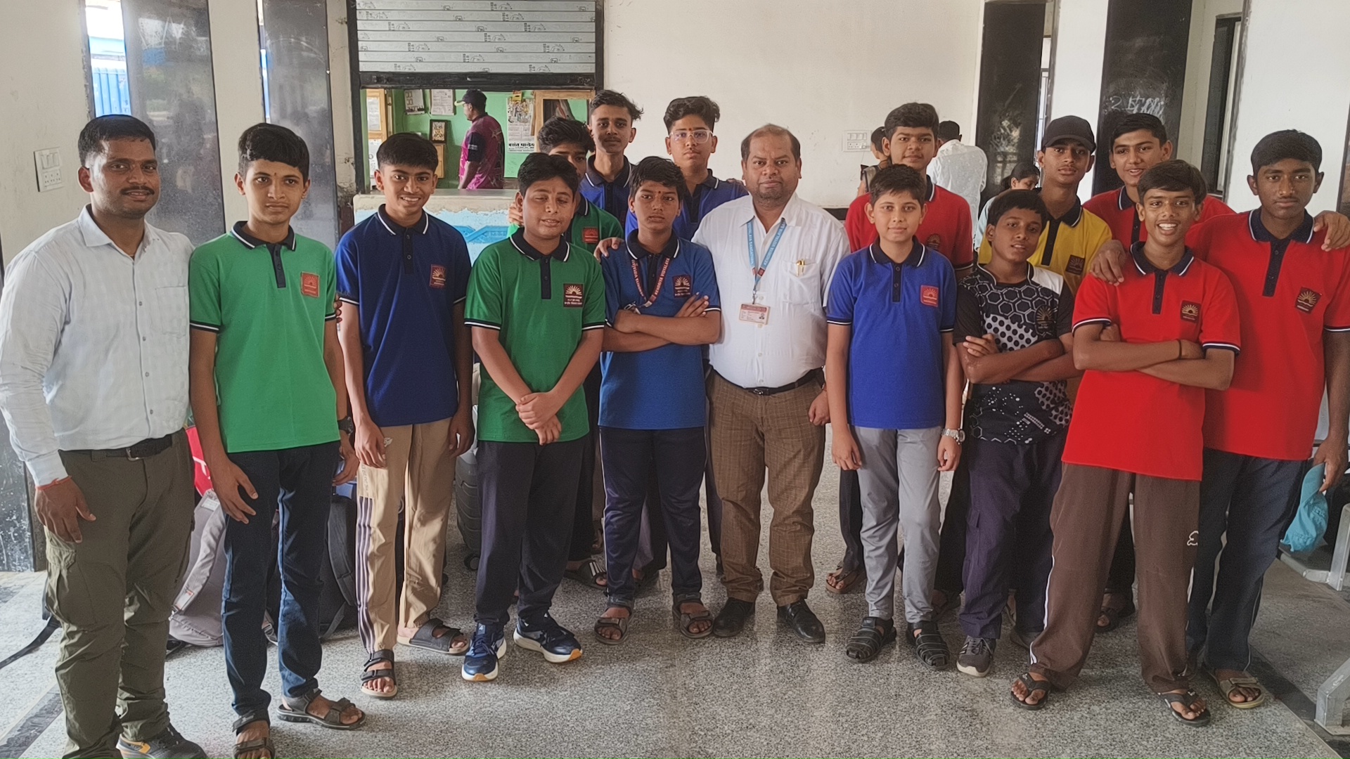 नेपानगर के केंद्रीय विद्यालय के छात्र-छात्राएं स्पोर्ट खेलने के लिए भोपाल, ग्वालियर ,इंदौर के लिए आज रवाना हुए