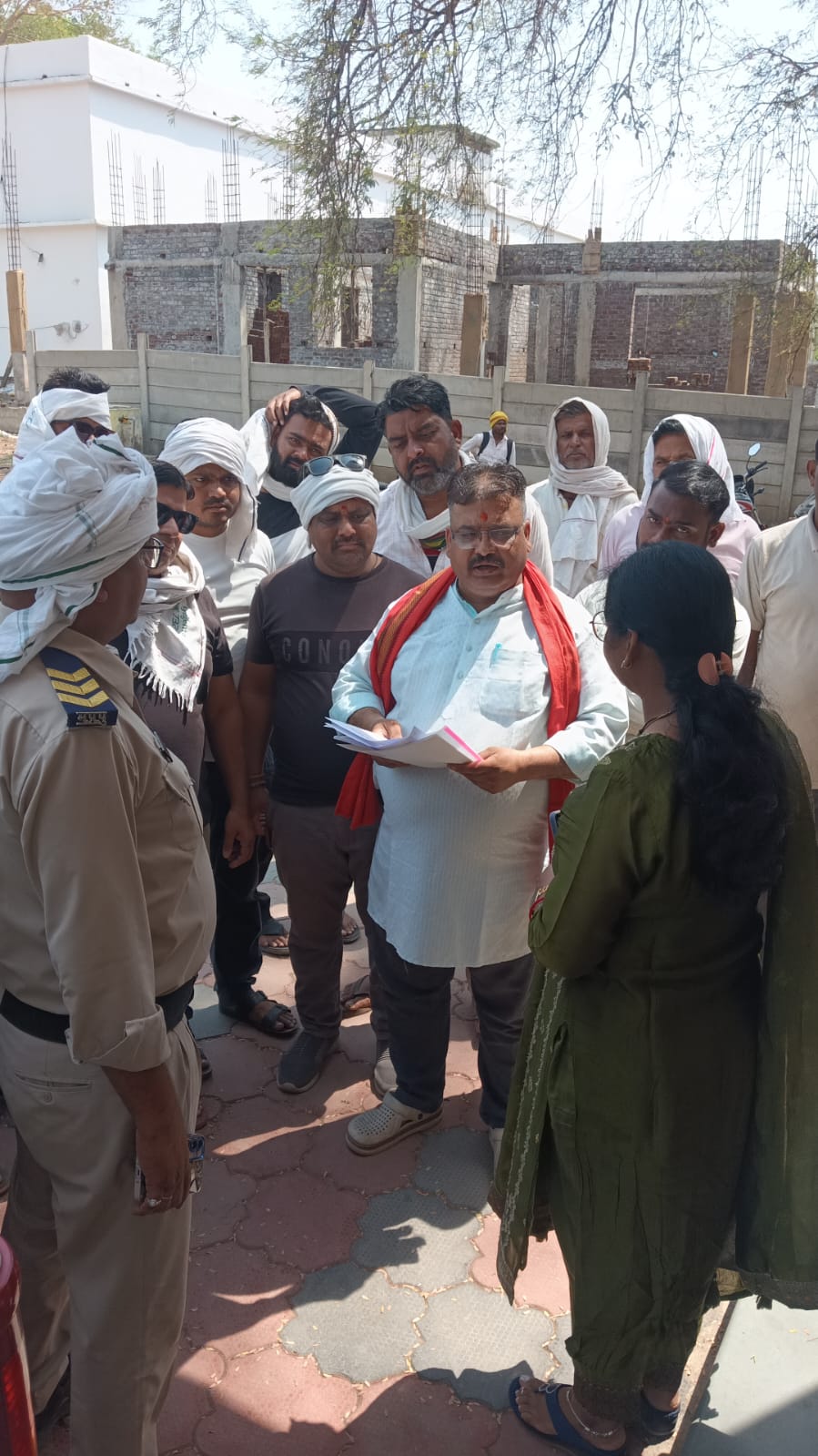 बरगी के कृषि आदान विक्रेता संघ ने सौंपा ज्ञापन