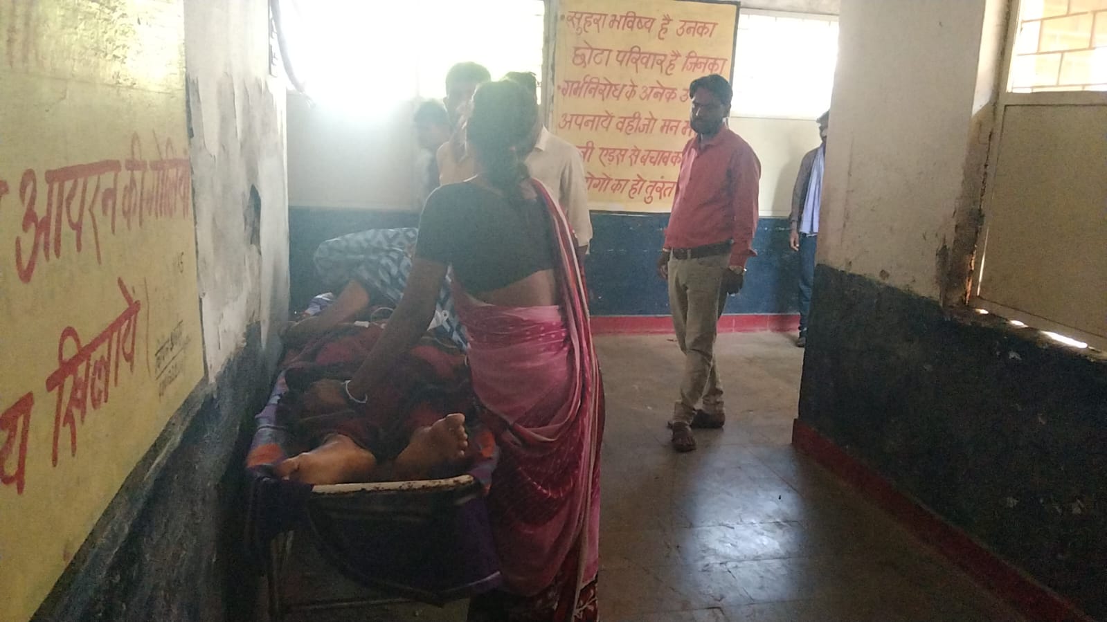 छत गिरने से पुत्र की मौत,पिता घायल,सागर रेफर  posted by Ravi Soni from Garhakota