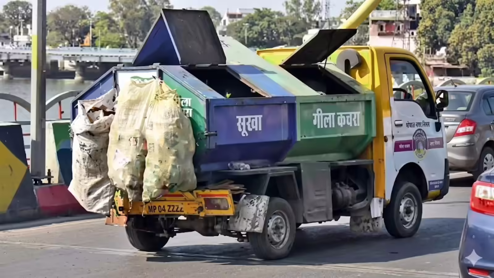  भोपाल नगर निगम का महंगा शोर, 16 लाख फूंके, अब 900 नए स्पीकर खरीदने की तैयारी; जनता बोली- बस भी करो