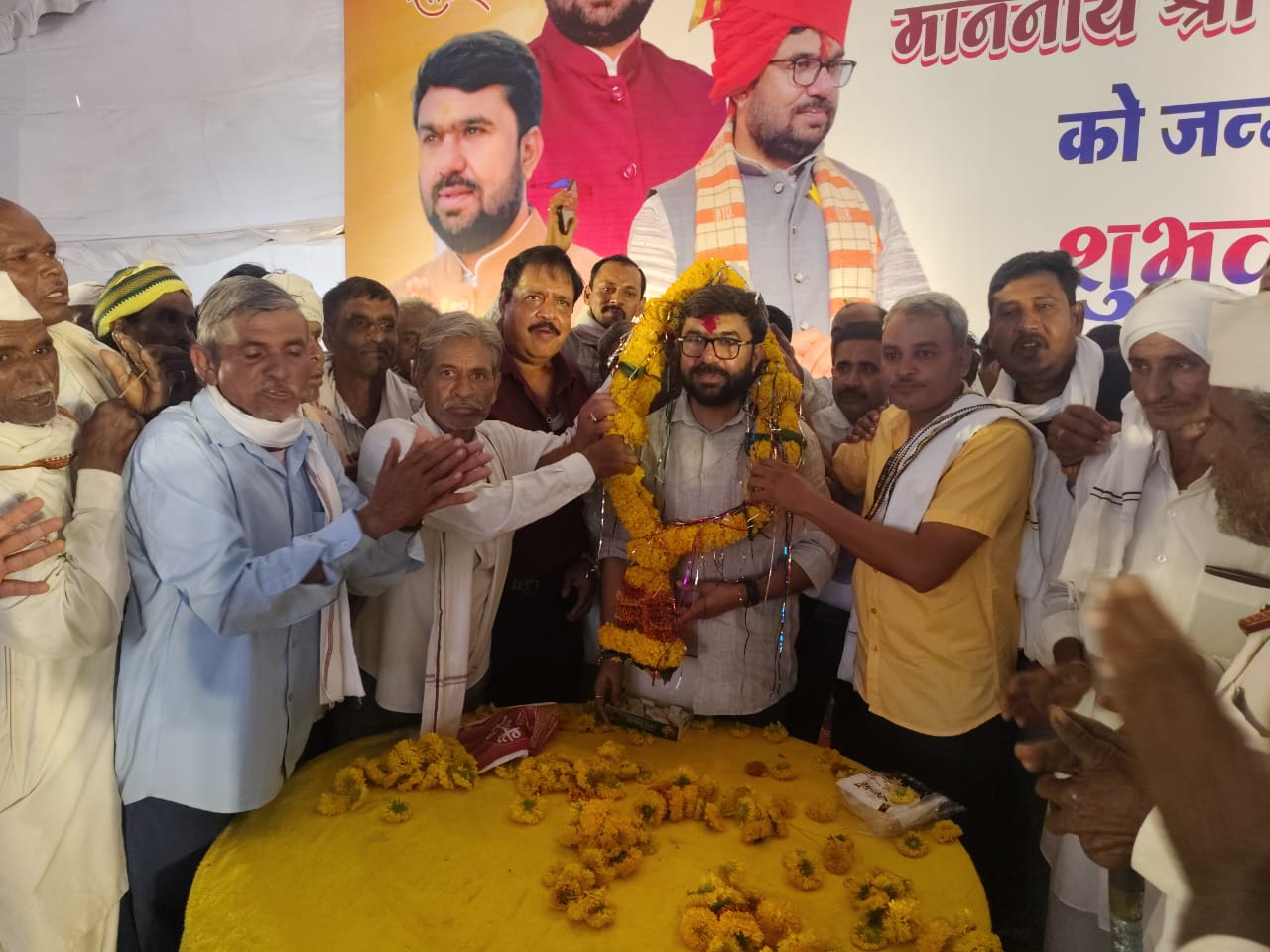 ग्रामीण किसानों ने सासद का किया आभार प्रदर्शन