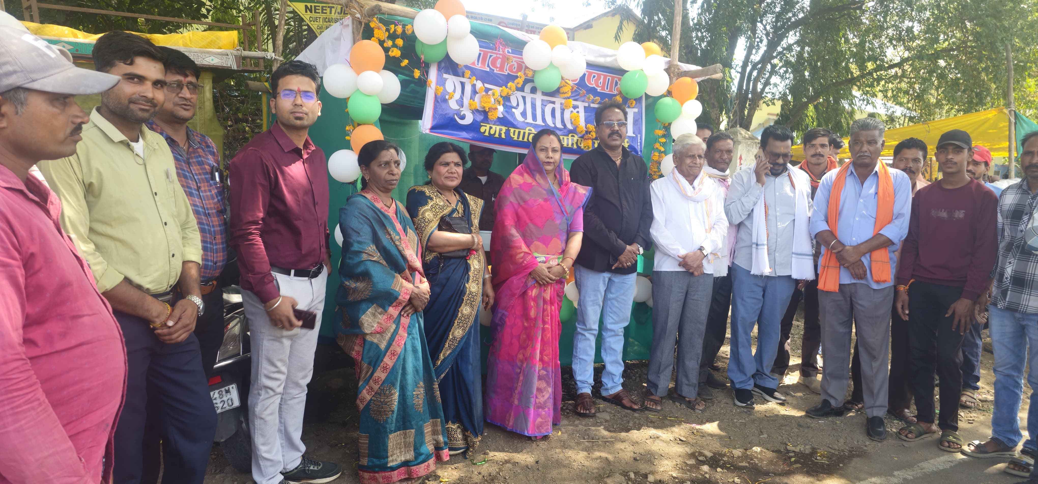 नपा अध्यक्ष ने किया सार्वजनिक प्याऊ का शुभारंभ, मौजूद थे अन्य जनप्रतिनिधि।