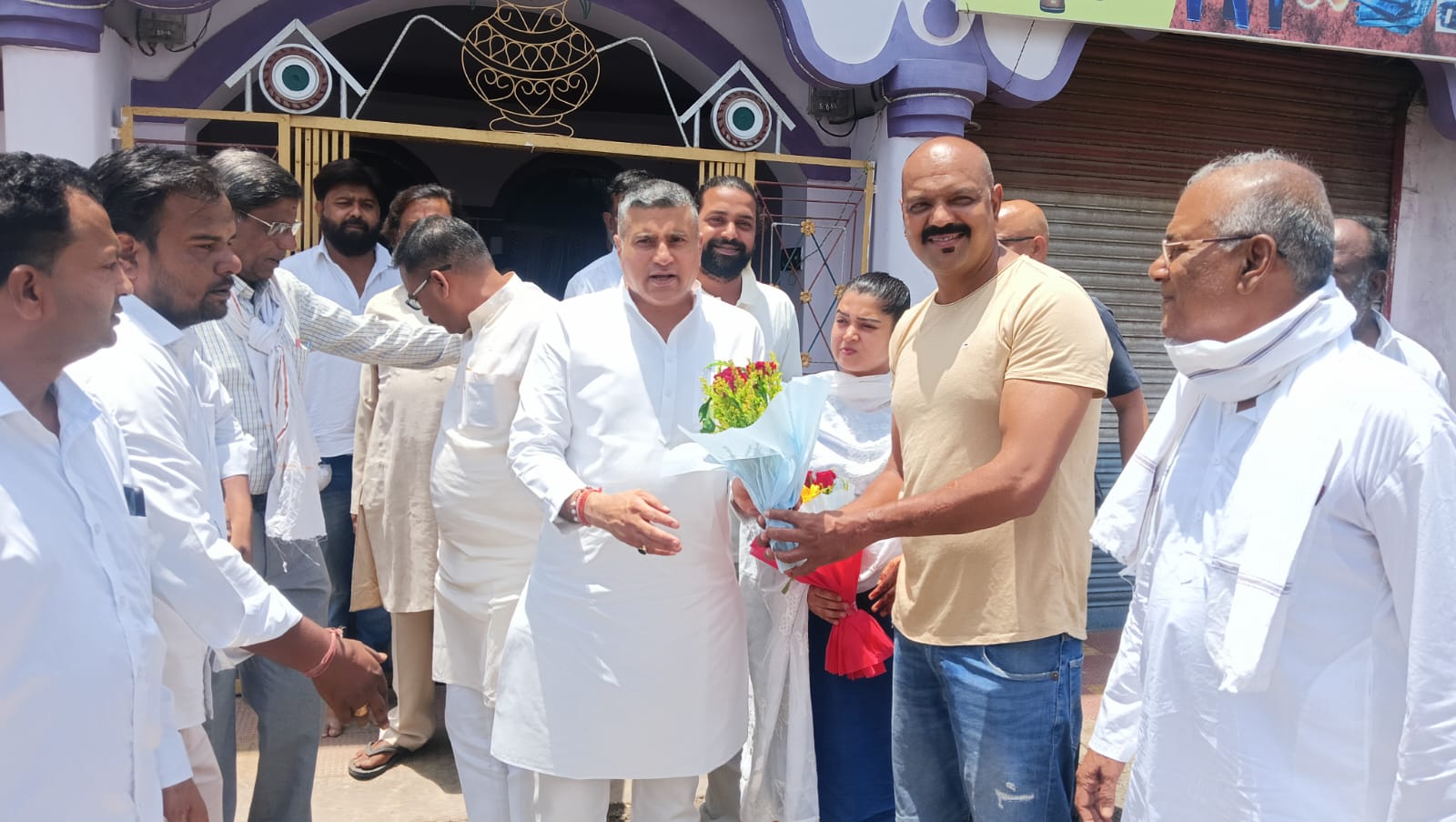 *बैतूल जिला कांग्रेस अध्यक्ष निलय डागा का आमला दौरा, कार्यकर्ताओं में उत्साह* नगर कांग्रेस अध्यक्ष अजय सोलंकी के निवास पर हुआ जोरदार स्वागत 
