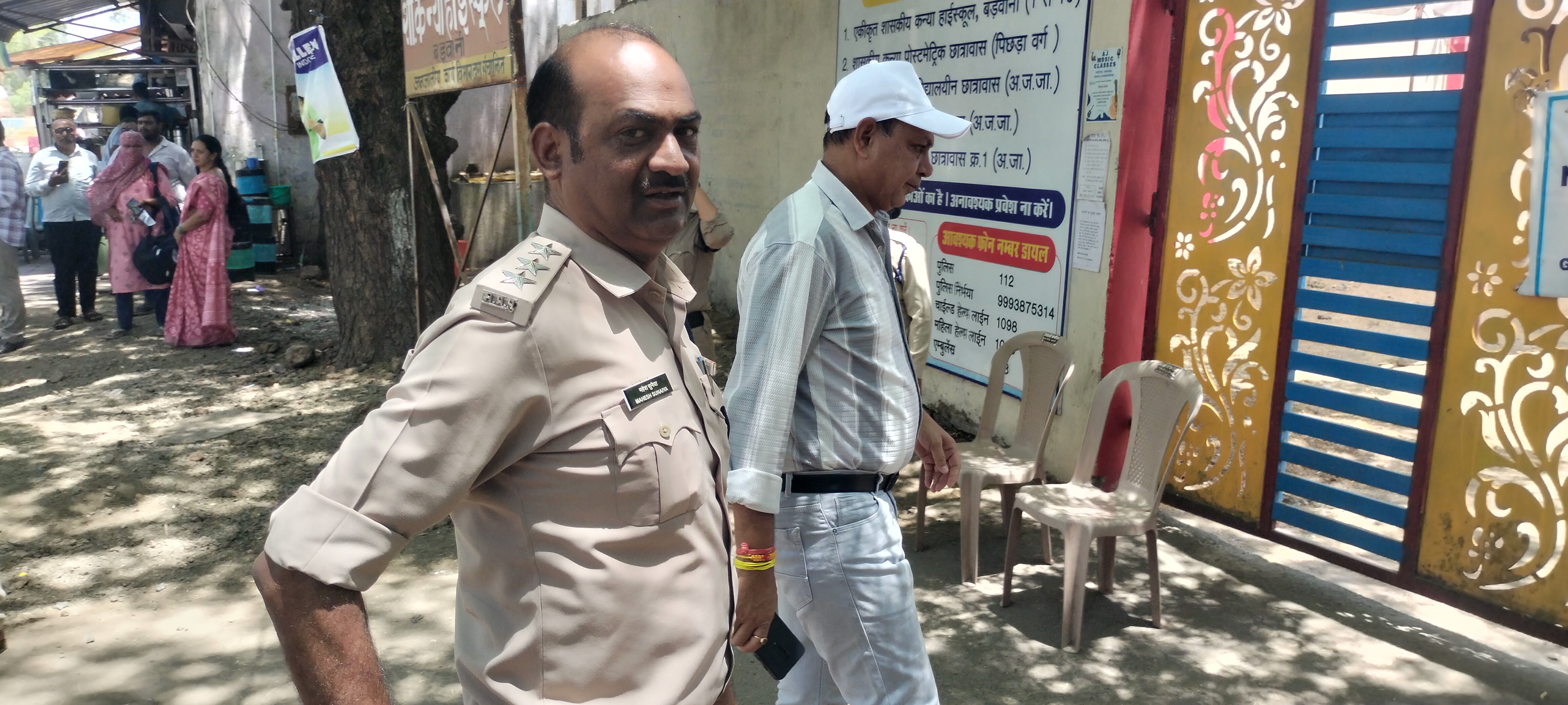 नीट यूजी शुरु, एग्जाम सेंटर में पहुंचे परीक्षार्थीः पुलिस व एजेंसी के लोगों ने की सघन जांच।परीक्षार्थी परीक्षा में हुए शामिल।