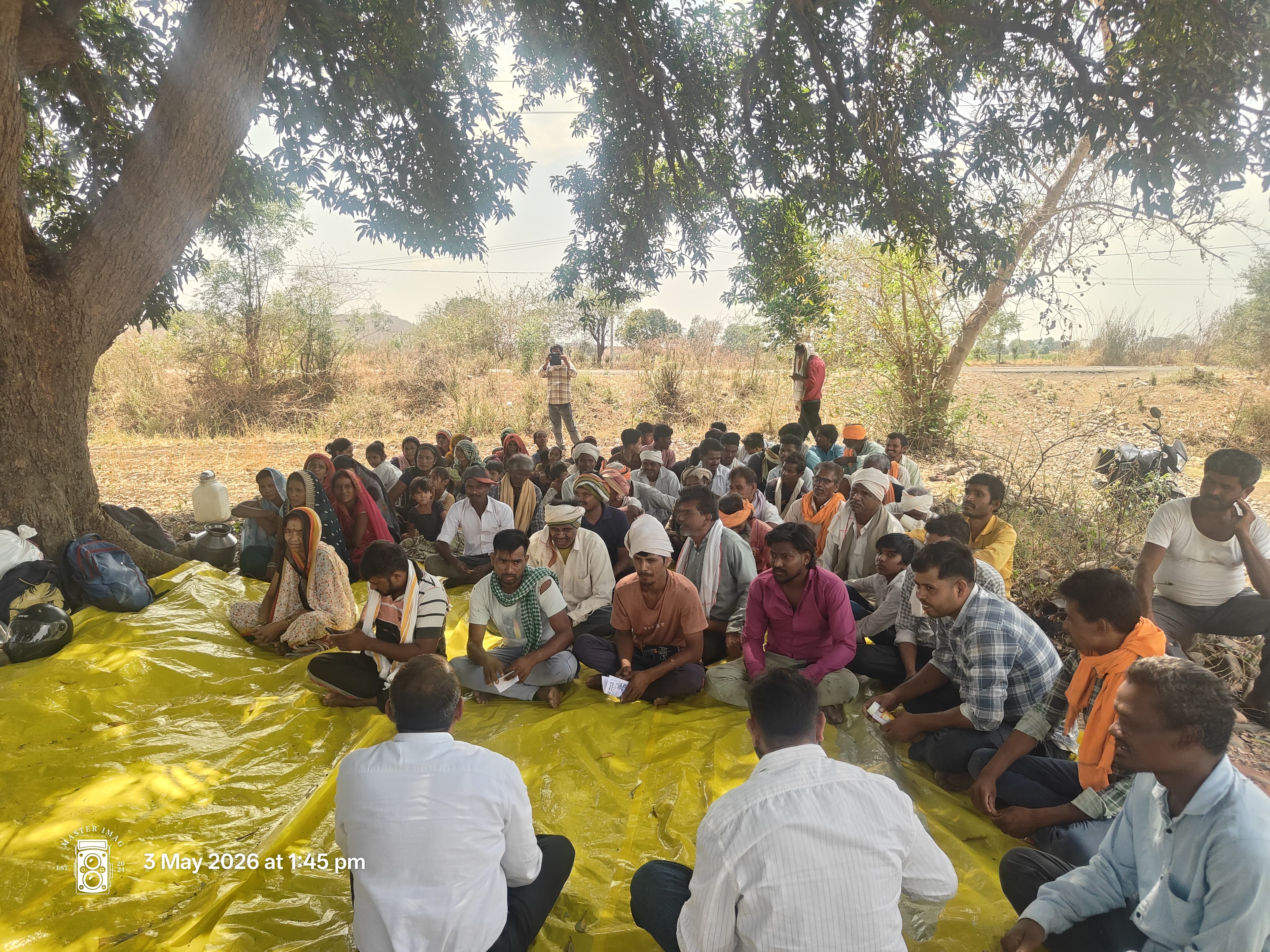 कृषि विभाग द्वारा विकासखंड खकनार के कृषको के खेतों में जाकर ई विकास व उर्वरक की दी जानकारी