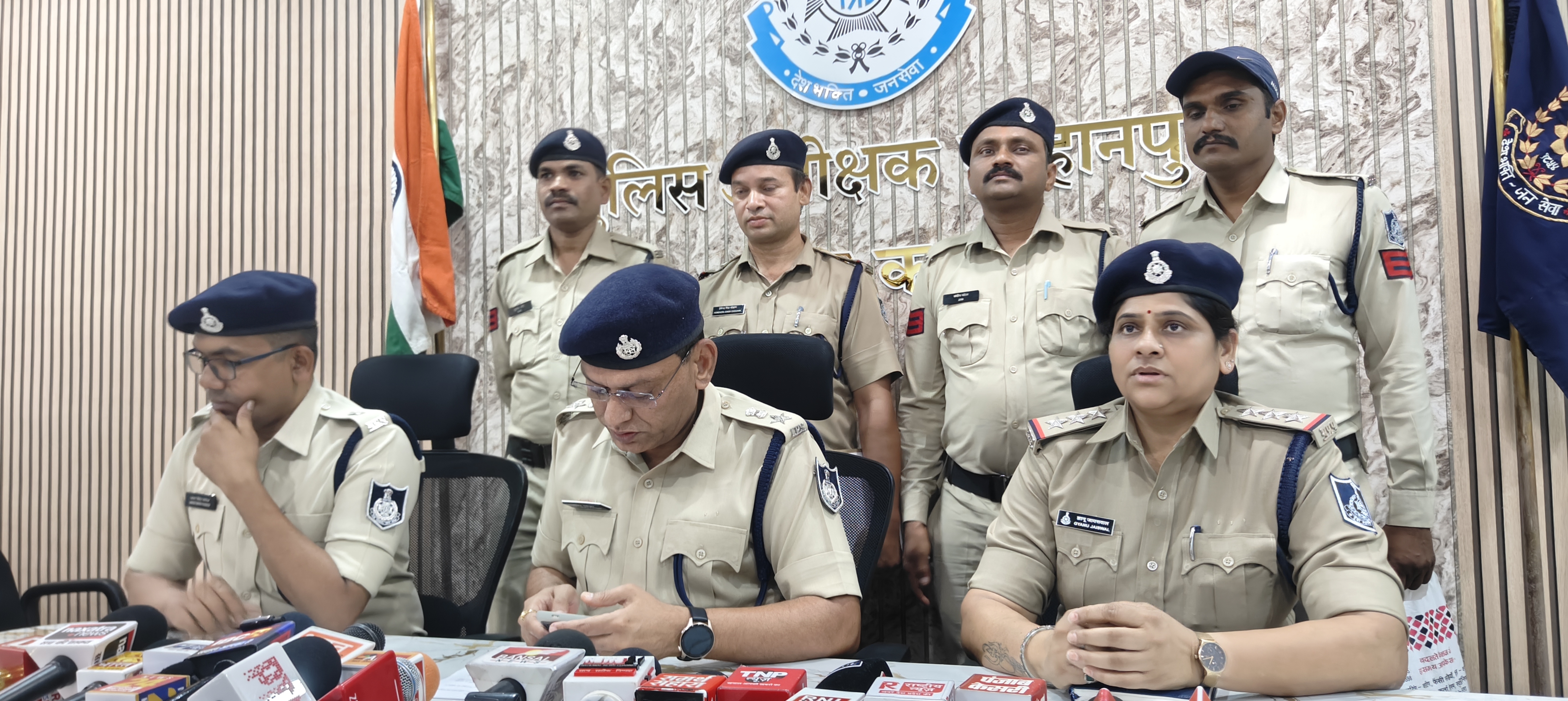 “दिनदहाड़े लूट करने वाले बेनकाब—पुलिस के एक्शन से शातिर गैंग का खुलासा!”