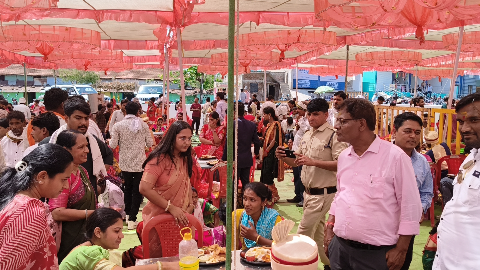 मुख्यमंत्री कन्या विवाह-निकाह योजना में 200 जोड़े बंधे विवाह बंधन में।