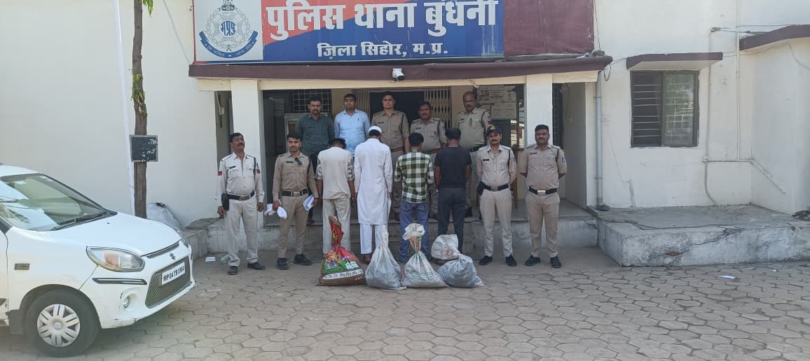 चोरी के चार आरोपी पकड़ाए